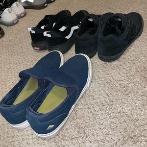 3 pairs of skate shoes